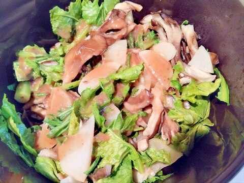 葉付き大根と黒舞茸の胡桃&胡麻味噌酢和え